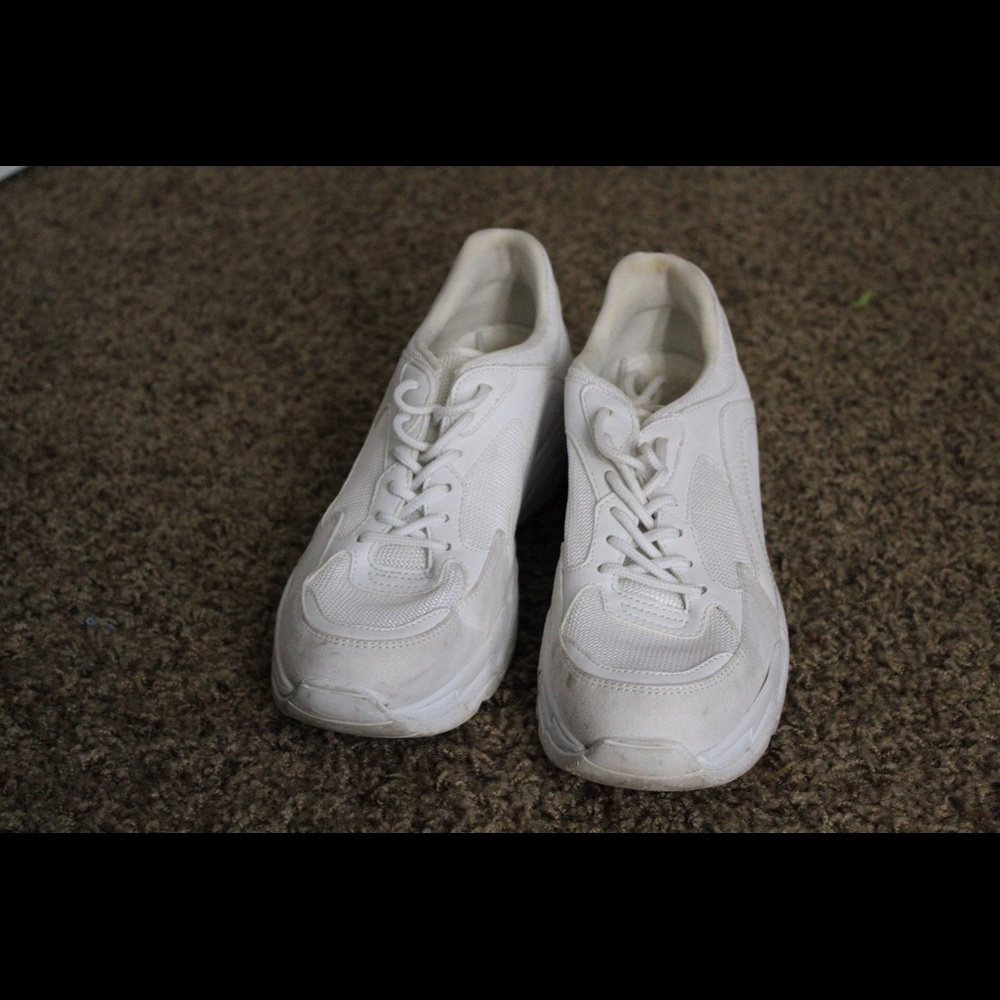 Kendall & Kylie white sneaker